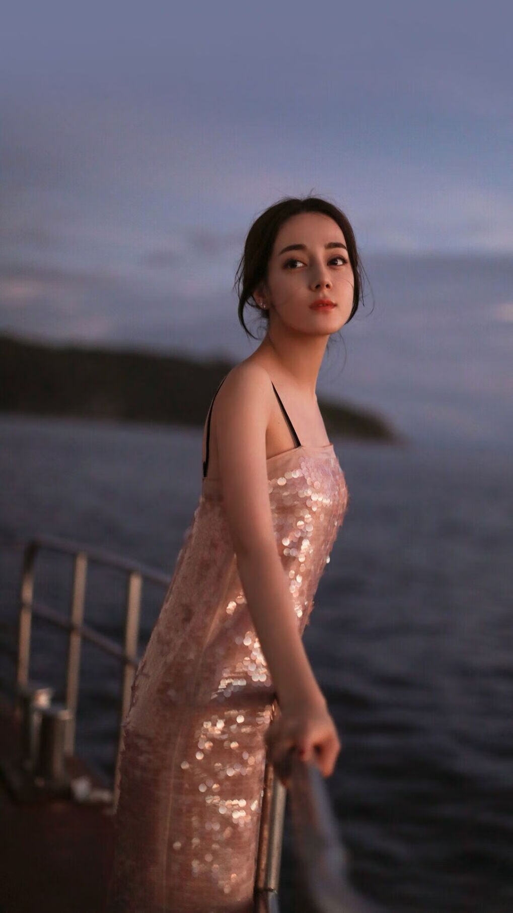 华体会hthapp下载-海边沙滩排球明星邀请赛，激情四溢的海域战场，沙滩排球的视频