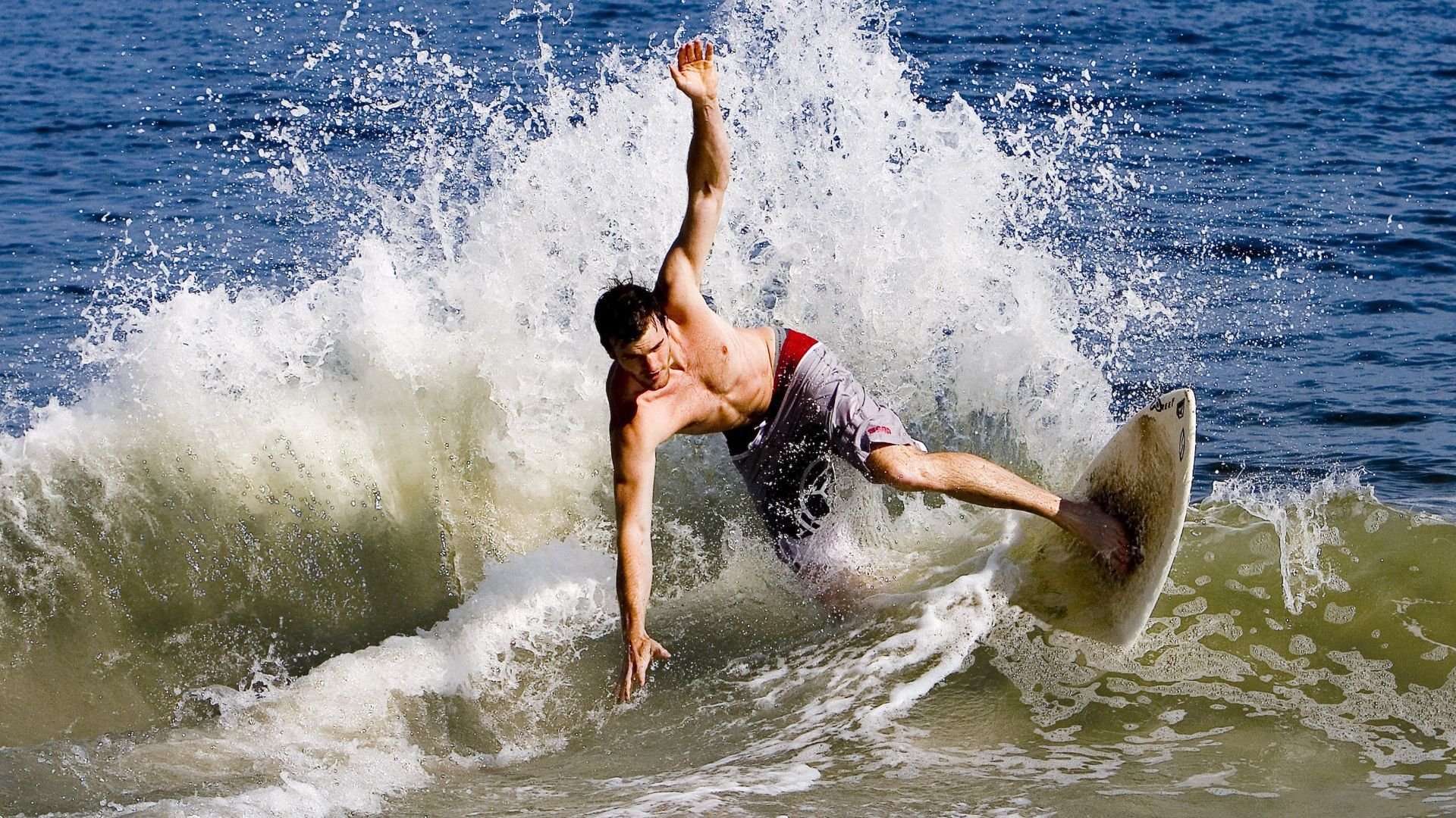 华体会网页登录入口-NBA赛季收官战全面打响，多队争夺最后季后赛门票，nba季后赛的